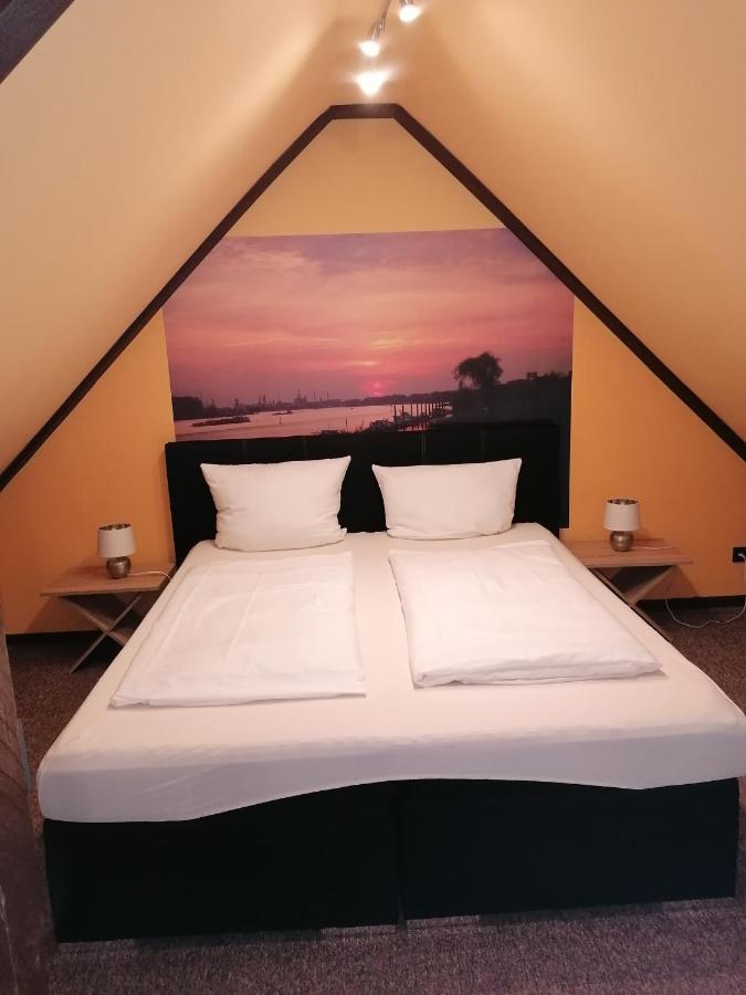 Pension Riverside In Leverkusen Hitdorf Am Rhein - Zentral An Der A1 Und 59 Eksteriør billede